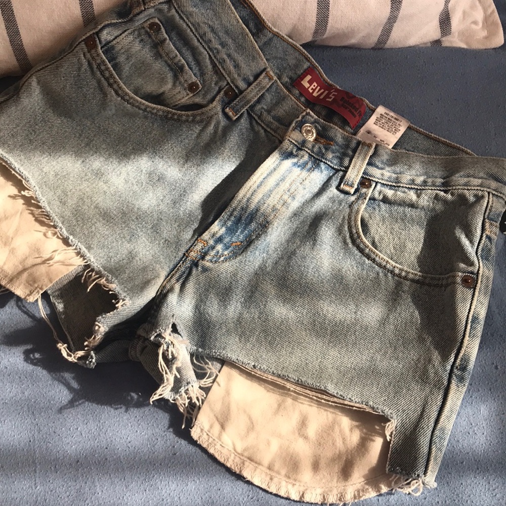 Levi high waisted shorts